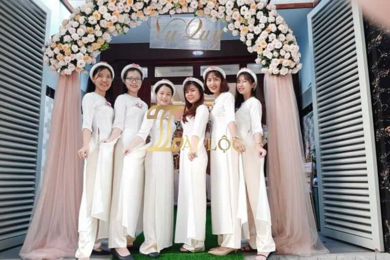 Ý nghĩa của áo dài bưng quả màu trắng