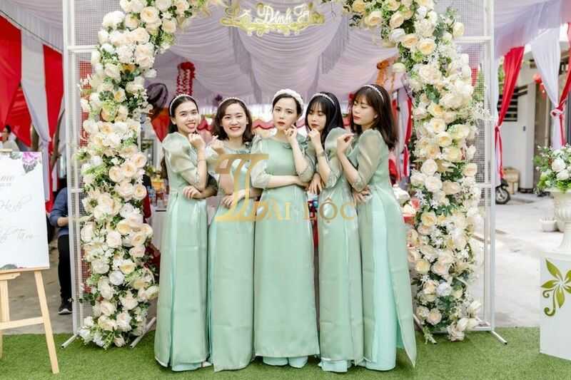 Đơn vị cho thuê áo dài bê tráp màu xanh uy tín HCM