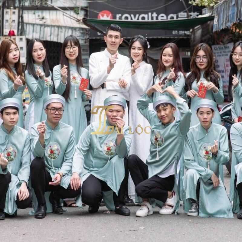 Lưu ý khi thuê áo dài bưng quả màu xanh