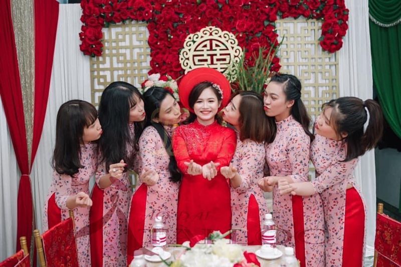 Áo dài hồng nhạt - Quần đỏ