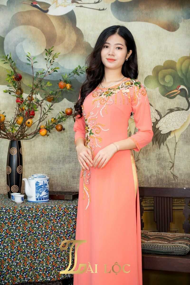 Áo dài bà sui màu hồng trẻ trung