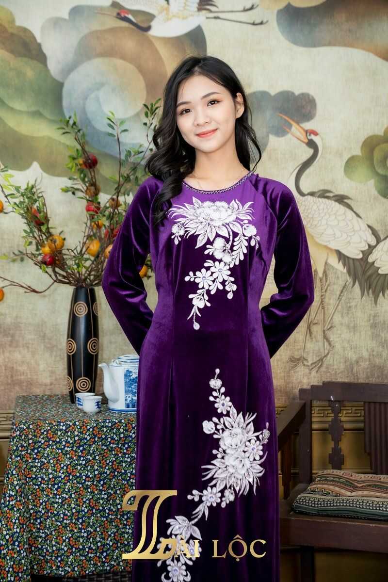 Mẫu áo dài tím hoa cà truyền thống