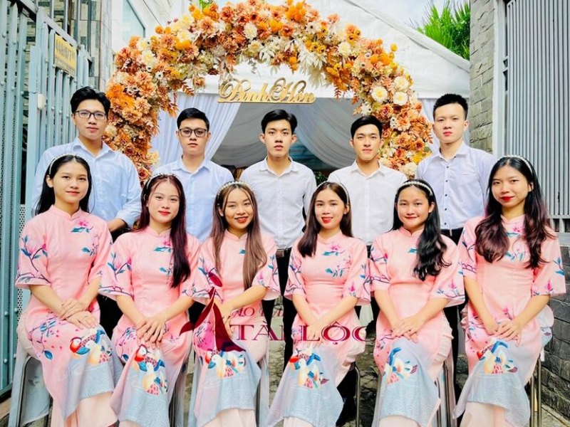 Áo dài bưng mân quả đám cưới của Tài Lộc Cưới có gì đẹp?