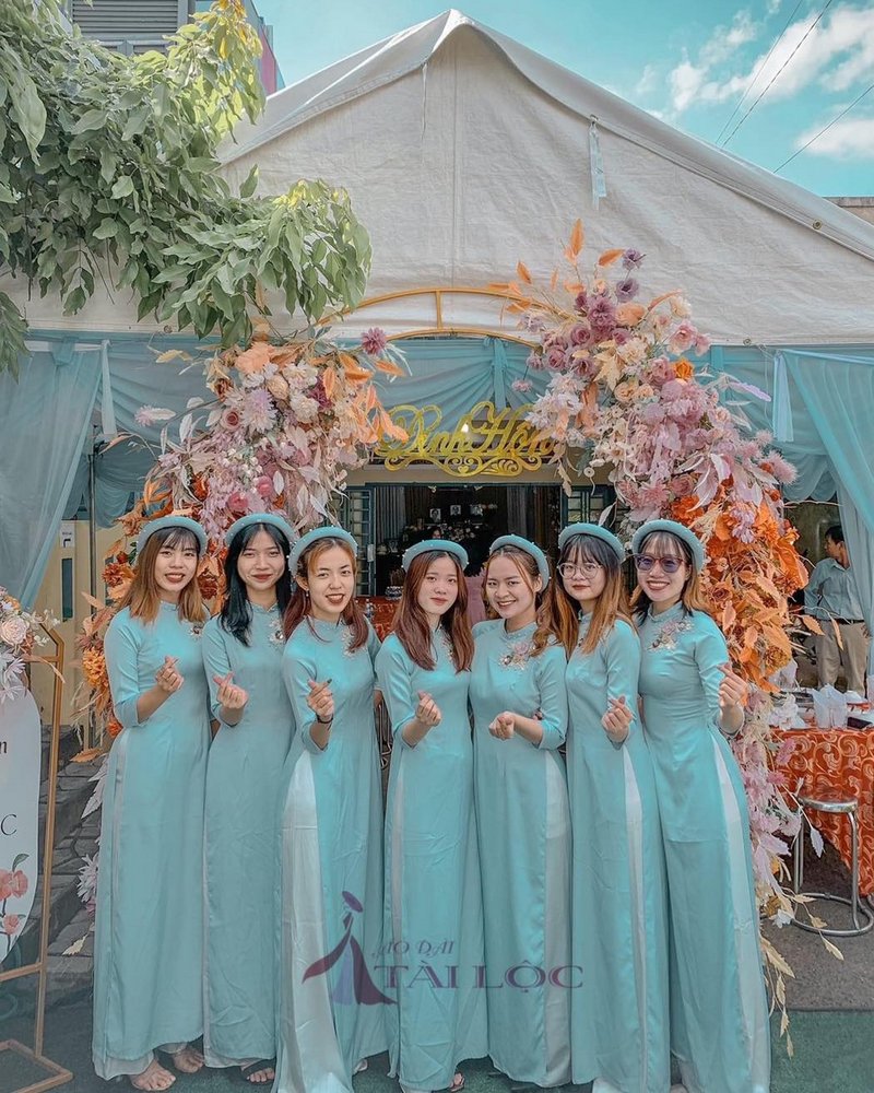 Mẫu Áo Dài Bưng Quả Màu Xanh Đẹp