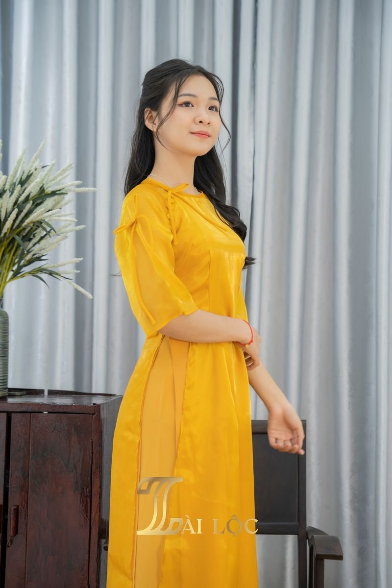 Áo Dài Bưng Quả Vàng Phi Bóng Sang Trọng