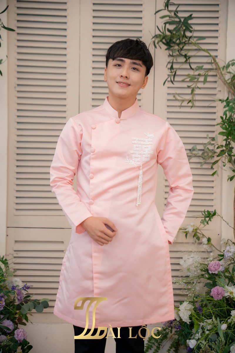 Áo Dài Đám Cưới Chú Rể Lụa Hồng Một Chữ Hỷ Trắng